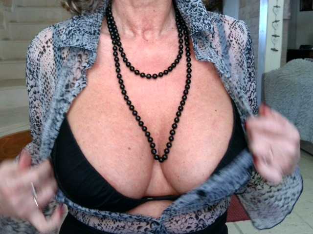 Fotod -PimentRouge- Vraie francaise a grosse poitrine ,privé cam to cam hum Real French woman with big breasts, private cam to cam hum, for very sex adventures , tip if you like