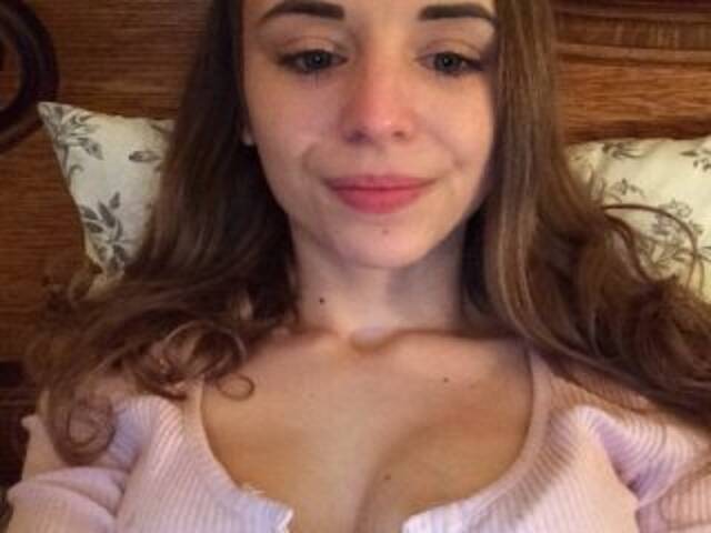 Ringhäälingupildid Adel-model