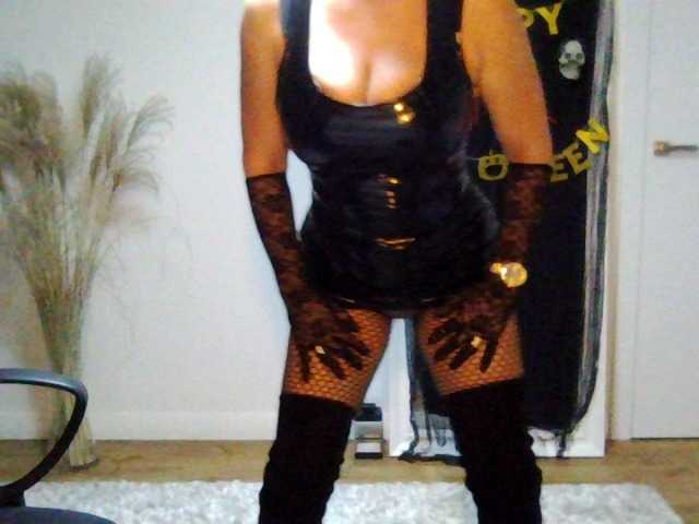 Fotod AdeleMILF69 top off 200 tkns,PVT's on,lovense on, squrting show , striptease and more