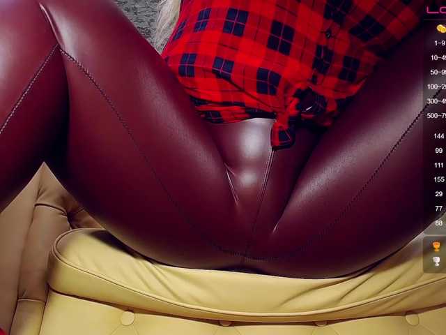 Fotod AdelleQueen "♥kiss the floor piece of ****!♥ #bbw #bigboobs #mistress #latex #heels #gorgeous