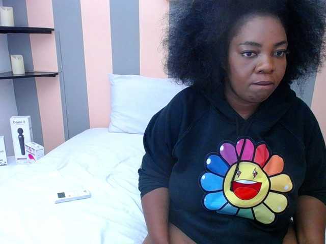 Ringhäälingupildid aisha-ebony