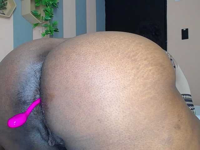 Ringhäälingupildid aisha-ebony