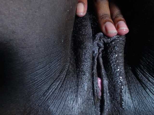 Ringhäälingupildid aisha-ebony