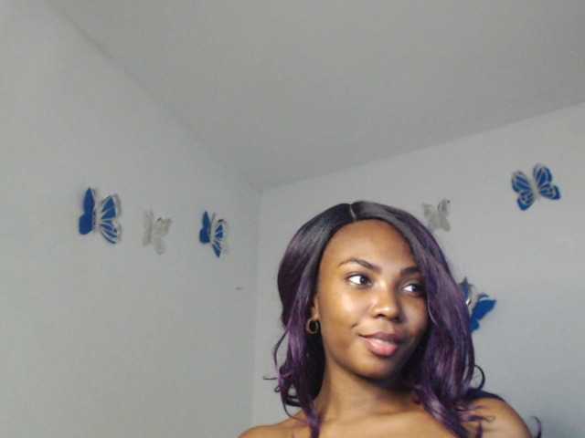 Ringhäälingupildid AishaBrown