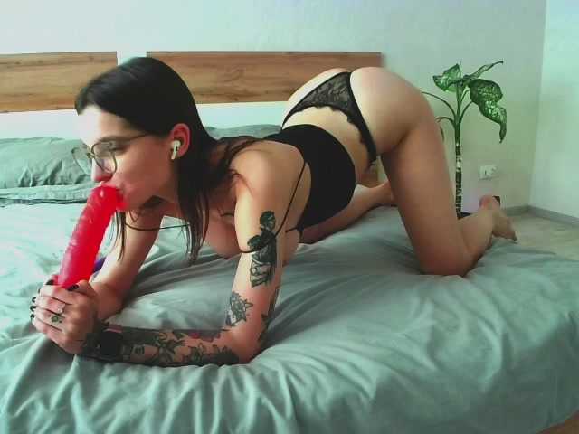 Fotod ALAN-TATTY want to play with you) pvt is on) undress me for 150 tokens)