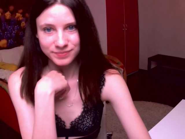Fotod alinasweet160 hey !!! I'm a new model and glad to see everyone in my room! my goal for today is 1500 tokens