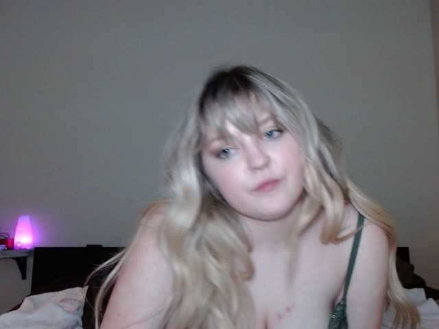 Fotod AlisaSnow Who wants this YOUNG SLUT to call them DADDY! 5000 cum show!