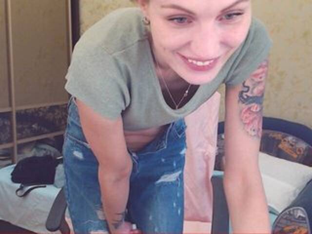 Ringhäälingupildid AlishaTop