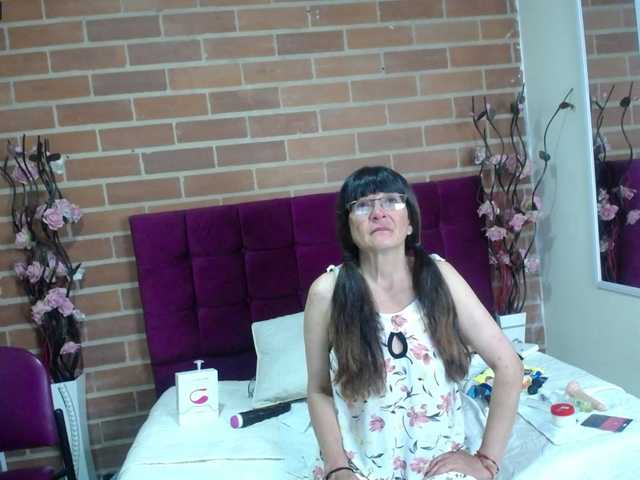 Fotod amanda-mature I'm #mature a little hot, if you have fantasies about older women you can fulfill them with me #hairy #skinny #fingering