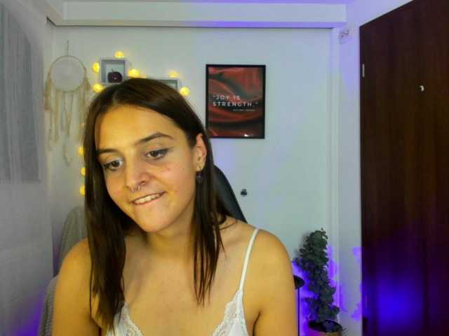 Fotod Amy-Kush Hi !Im a #new and #naughty #teen here. . Join me for some fun
