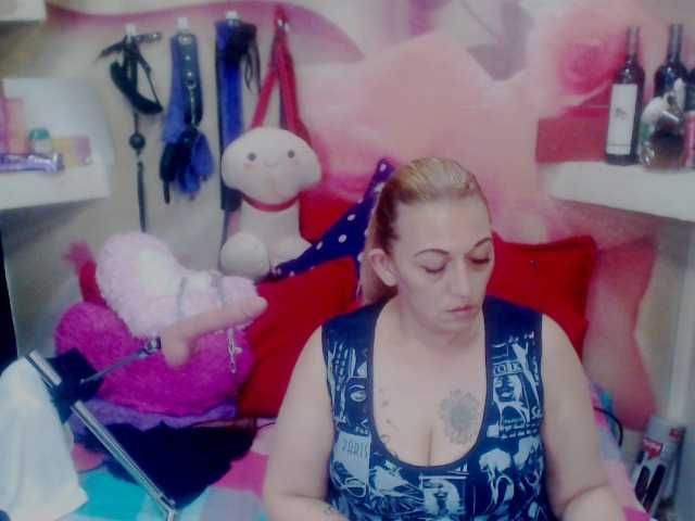 Fotod annysalazar I want to premiere my new toy come help me achieve my goal 100 tokens