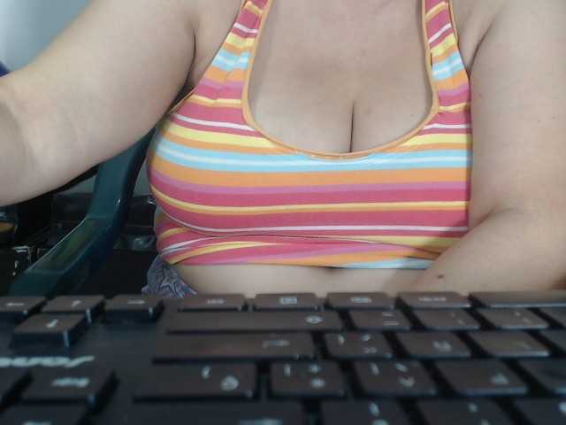 Fotod ARDIMATURESEX #bbw #bigbelly #bigboobs #grandmother Lovense Lush : Device that vibrates longer at your tips and gives me pleasures #lovense