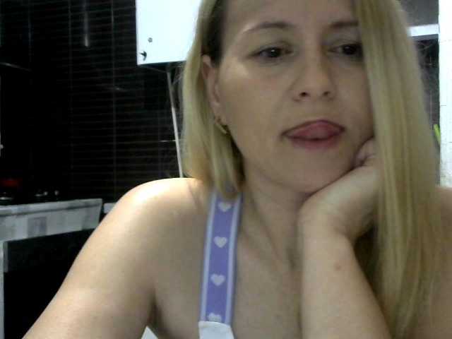 Fotod arianna_92 Hello guys...Welcome to my room!!!​​ lovense is on! @remain naked rub pussy !!!