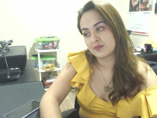 Fotod ArianaMoore I am in the office shh #office #latina #lovense