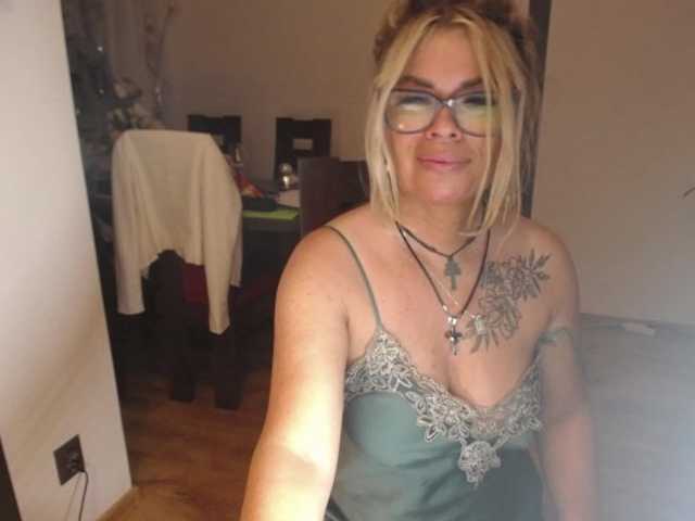 Fotod ArianeSexy Hello! Sexy milf here. TIP ME FOR FOLLOW.