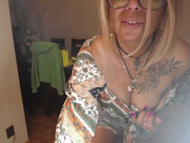 Fotod ArianeSexy Hello! Sexy milf here. TIP ME FOR FOLLOW.