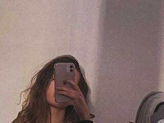 Erootiline videovestlus AriellaFerr00