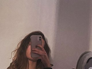 Erootiline videovestlus AriellaFerr00