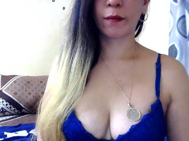 Fotod AsianLeahxxxx Hey there !I'm new here Im Leah .Let's have some fun and get to know each other :) Send me some Love .. Welcome To My Room!