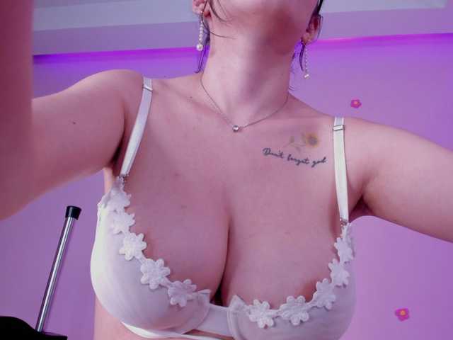 Fotod bella-adams Hey! im so happy u be here with me ♥ let's have fun ♥ #latina #skinny #bigboobs #bigtits #bigass #squirt #blonde #cute