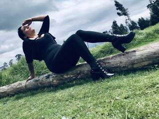 Erootiline videovestlus bella-devil