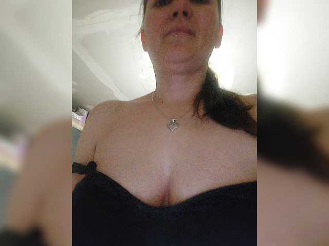 Fotod Bellashow Breasts....70 tokensPussy....150 tokensInserted dildo in pussy.....400 tokensFully undressed..... 200 tokensHi guys a little help if you like me so i can finish renovating my house .....5000 tokens Thanks i kiss you