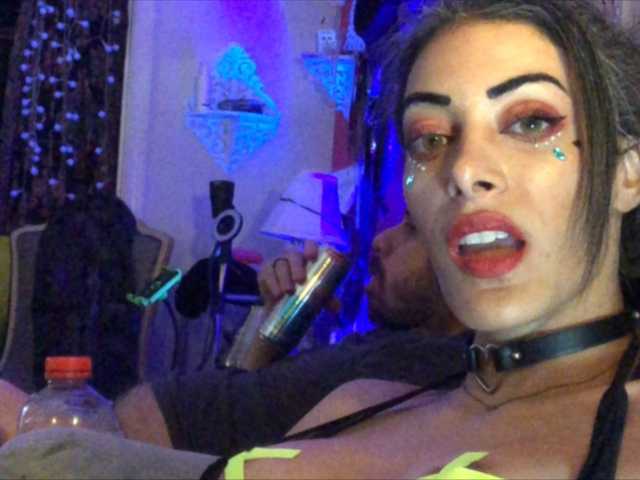 Fotod bemywifi1 #brunette #chat #topless #preshow #privateshow #fetish #feet #arab #tattoos #handcuffs #footfwtish #fingering #couple #toyplay #slim #fit #smalltits