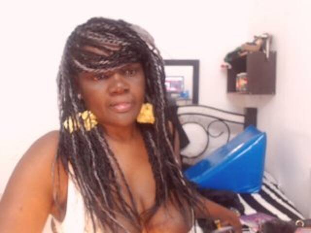 Ringhäälingupildid BigBustyBlack