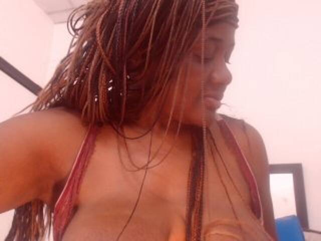 Ringhäälingupildid BigBustyBlack