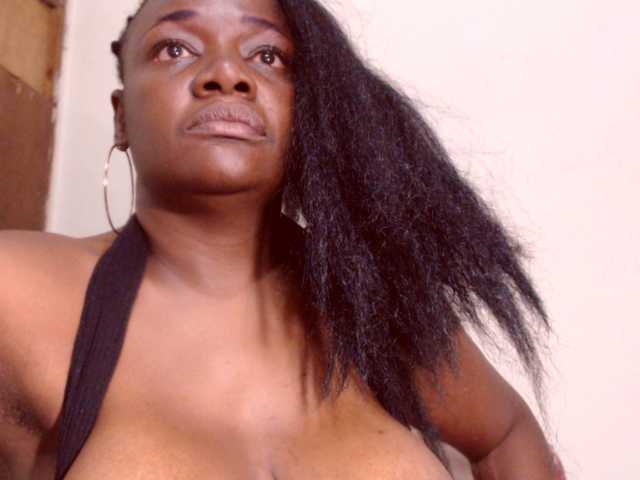 Ringhäälingupildid BigBustyBlack