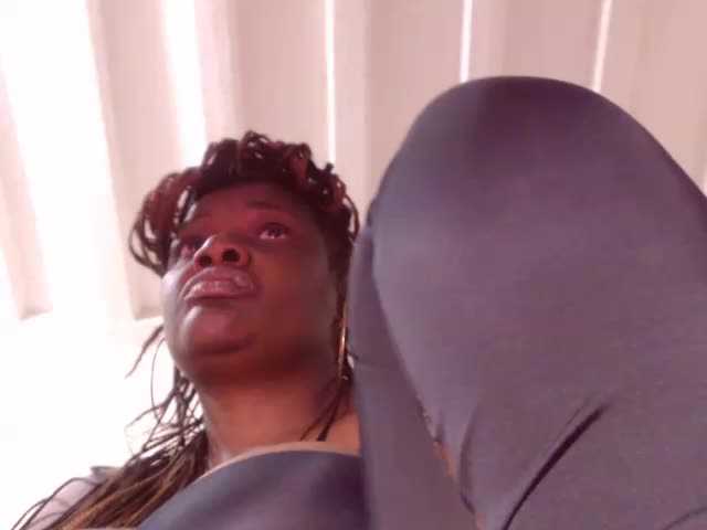 Ringhäälingupildid BigBustyBlack