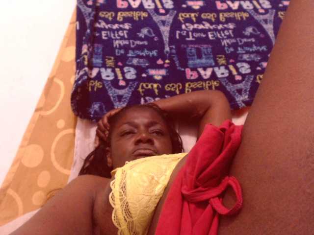 Ringhäälingupildid BigBustyBlack