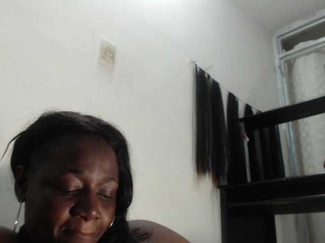 Ringhäälingupildid BigBustyBlack