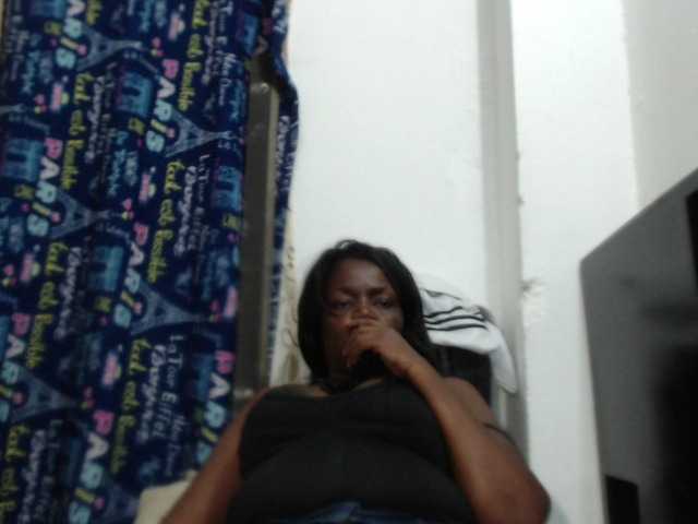 Ringhäälingupildid BigBustyBlack