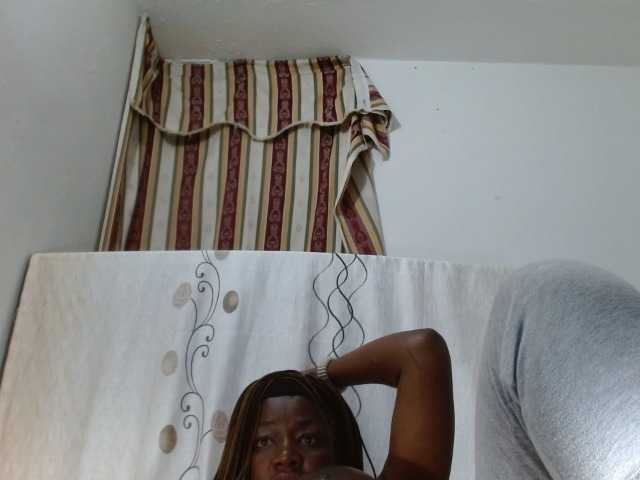 Ringhäälingupildid BigBustyBlack