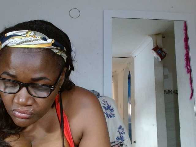 Ringhäälingupildid BigBustyBlack