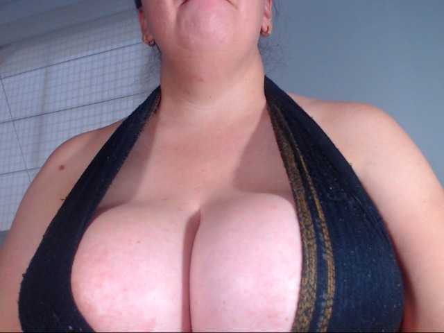 Fotod Bigtetiana woman latine with big tits and ass very horny wait for u .... come on my roomm ... for have good time naked tits, oil, titfuck and simulation of cum on them for 220 tkn