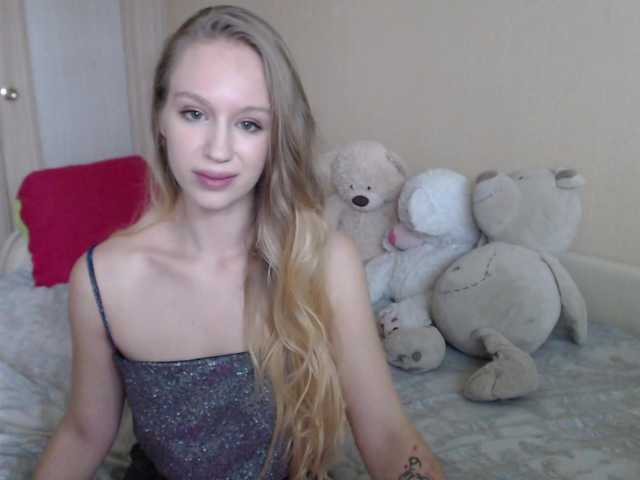 Fotod BlondeAlice Hello! Im Alice, glad to see u here! Tip me for buzz my pussy! Take me in my pvt show first! Muah!