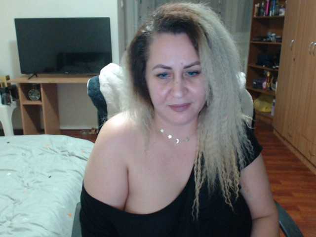 Fotod BlondeElla 1000 tokens who want me and love me