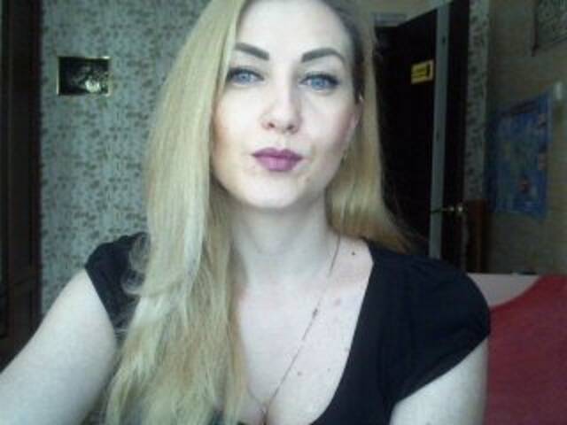 Ringhäälingupildid blondyle