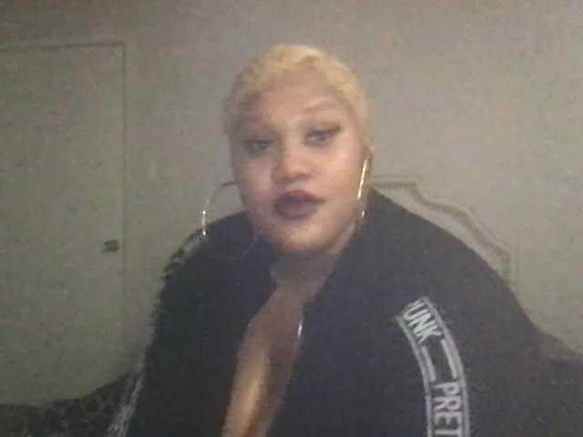 Ringhäälingupildid ChichiTheBBW