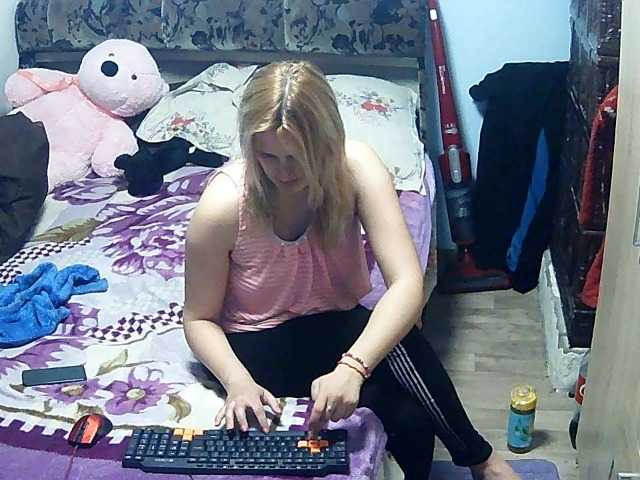 Fotod BrendaLeeah new blondy different girl if you wish to know me come in my room