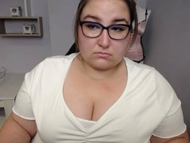 Ringhäälingupildid bustyLEXX