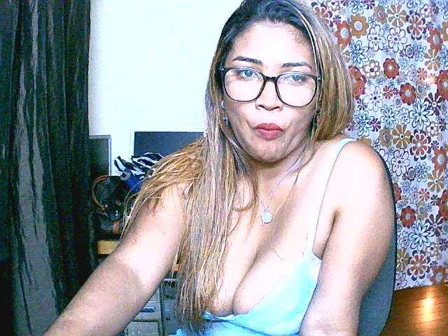 Fotod butterfly007 hello guys ,lets play too hot,any flash 20tkn,twerk panty off 35tkn,naked 50tkn .squirt 100tkn,come to privat show for funny