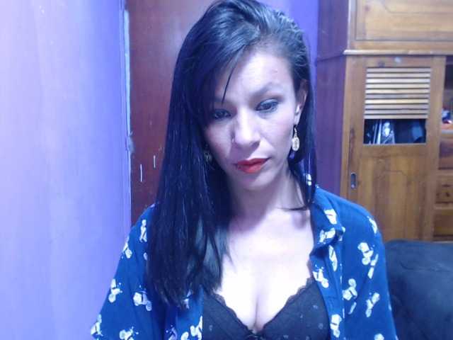 Fotod carolinerebel Hello welcome to my room. This Latin wants to play with you