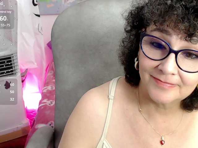 Fotod cataleya-mom mom horny play bogboobs and squirt for you