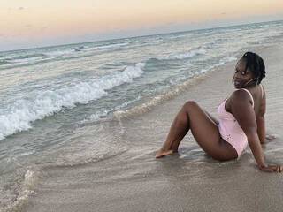 Erootiline videovestlus CeeCeeBBR