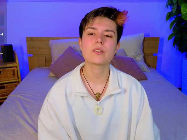 Ringhäälingupildid CharlieeAdams