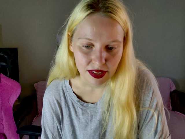 Ringhäälingupildid charming-blonde