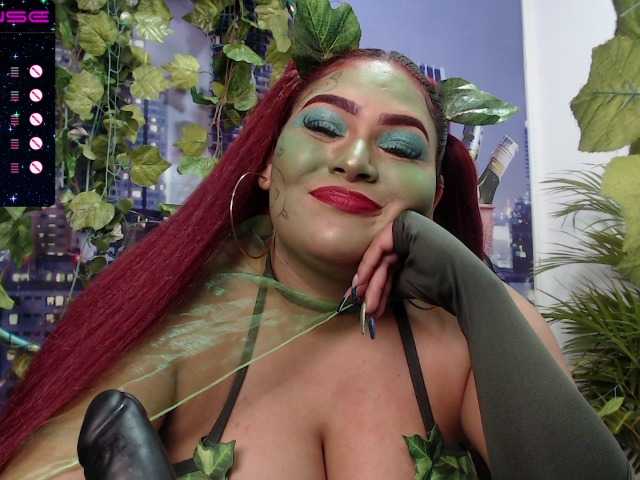 Fotod cloewilson HAPPY HALLOWEEN Today I want to inject my sexy poison @300 GOAL RACE! #costume #halloween #latina #squirt